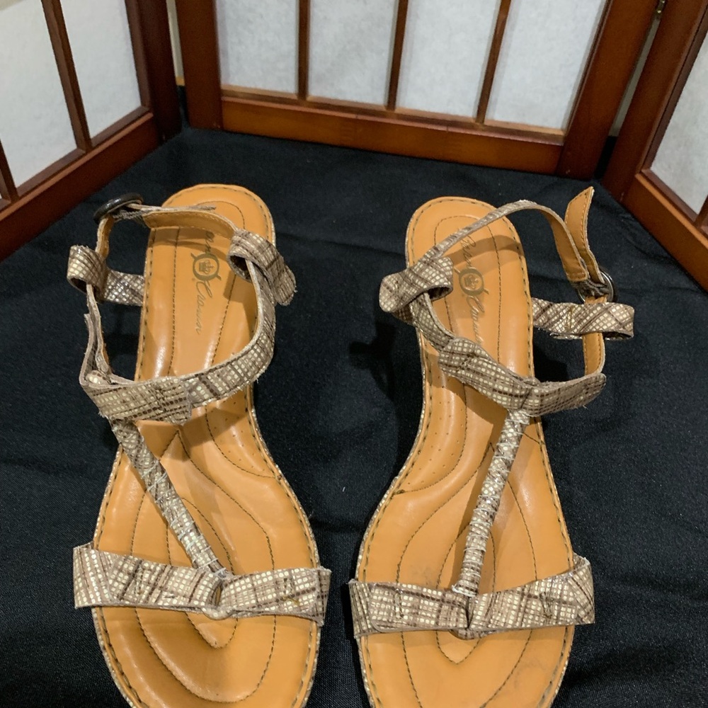 Barn Crown Women’s Dress shoes. Size: 9.